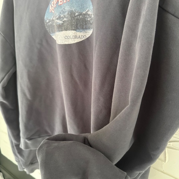 Princess Polly Aspen Colorado Graphic Sweatshirt | Blue-Grey | Size 2 - Picture 4 of 6